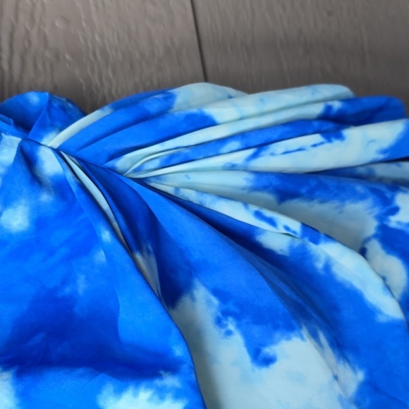 PrettyLittleThing Blue Tie Dye Print Satin Ruched Skirt Corset Detail Midi Dress - Picture 9 of 13